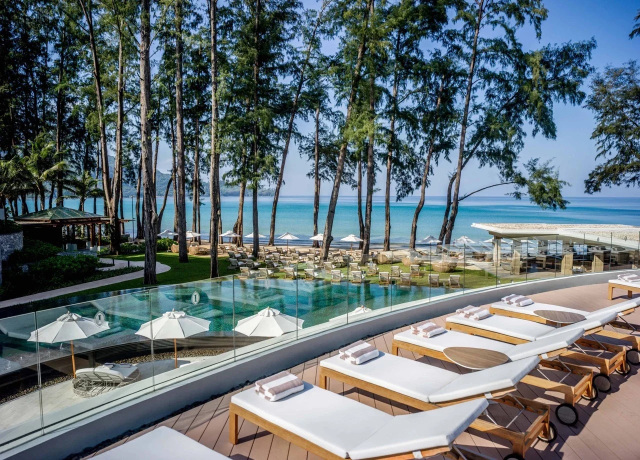 Бассейн и пляжная часть InterContinental Phuket Resort.