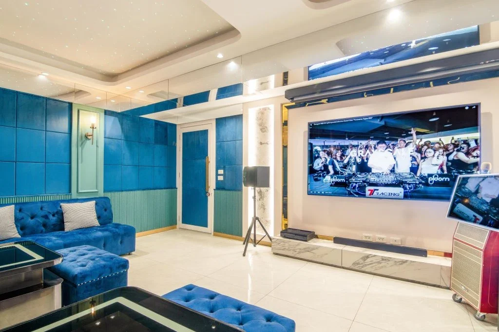 Экран и оборудование караоке-комнаты Villa Atchara