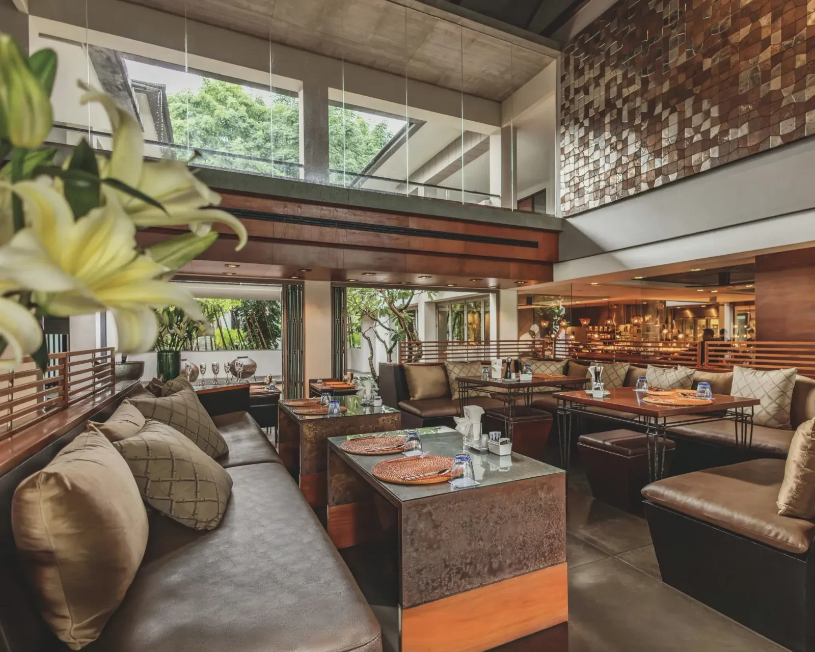 Высокий зал ресторана Oriental Spoon в Twinpalms